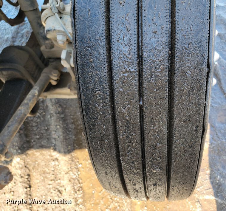 image for item ME9683 1999 Kenworth T300  truck cab and chassis