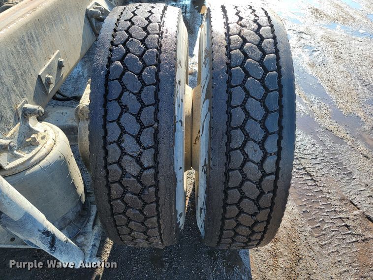 image for item ME9683 1999 Kenworth T300  truck cab and chassis