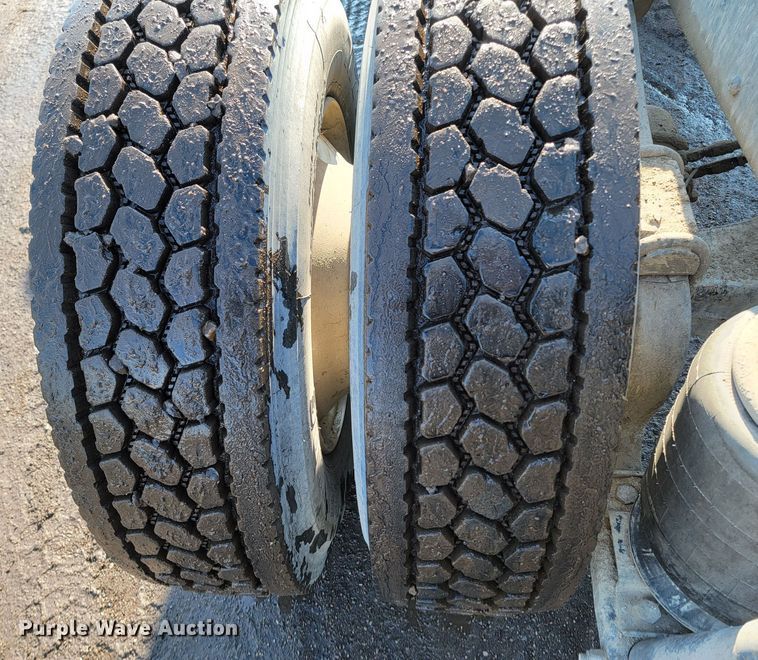 image for item ME9683 1999 Kenworth T300  truck cab and chassis