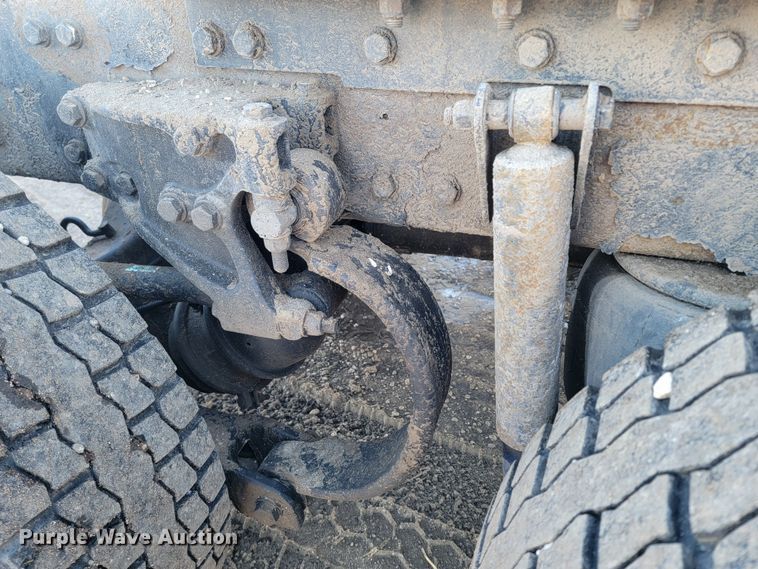 image for item ME9685 2007 Kenworth T600  semi truck