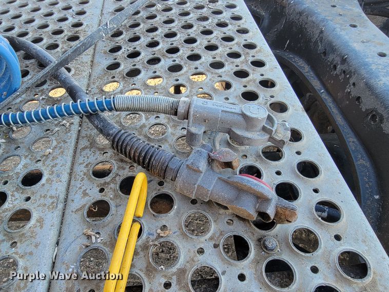 image for item ME9685 2007 Kenworth T600  semi truck