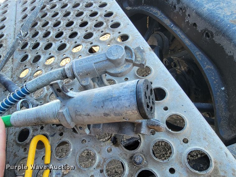 image for item ME9685 2007 Kenworth T600  semi truck