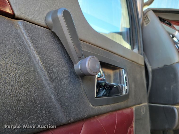 image for item ME9685 2007 Kenworth T600  semi truck