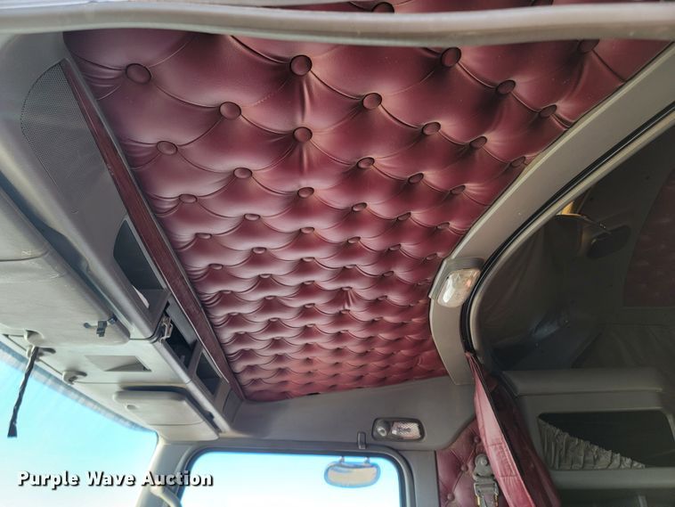 image for item ME9685 2007 Kenworth T600  semi truck