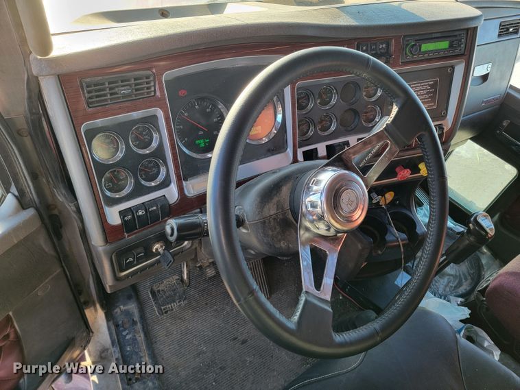 image for item ME9685 2007 Kenworth T600  semi truck