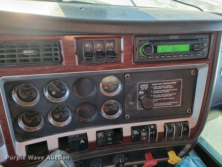 image for item ME9685 2007 Kenworth T600  semi truck