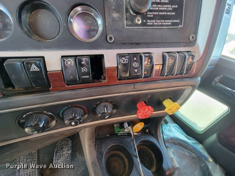 image for item ME9685 2007 Kenworth T600  semi truck