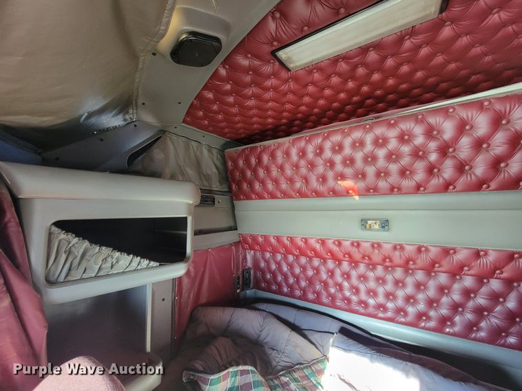 image for item ME9685 2007 Kenworth T600  semi truck