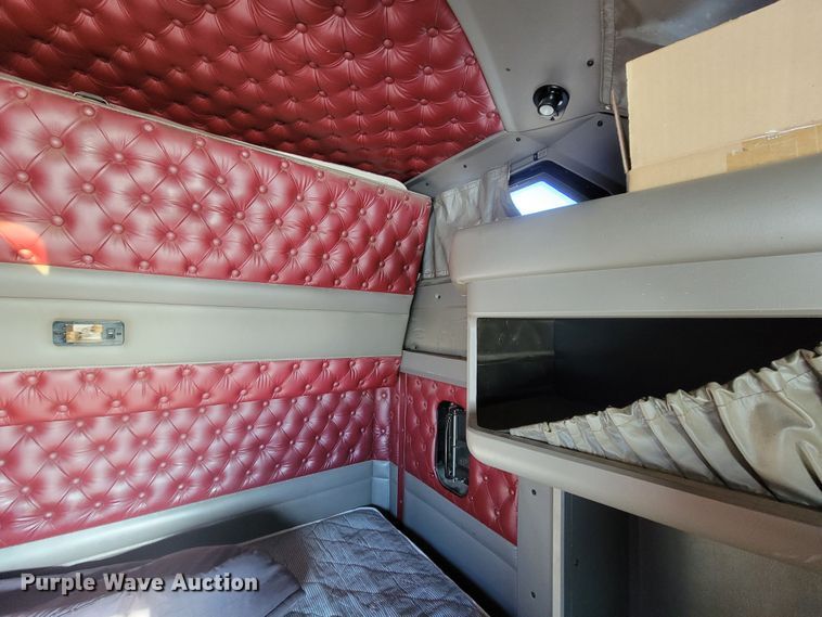 image for item ME9685 2007 Kenworth T600  semi truck