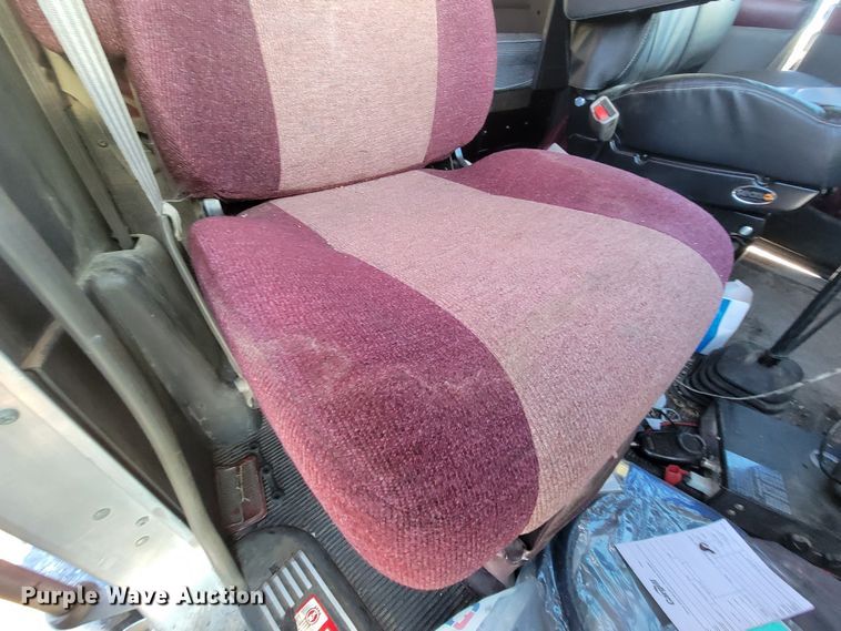 image for item ME9685 2007 Kenworth T600  semi truck