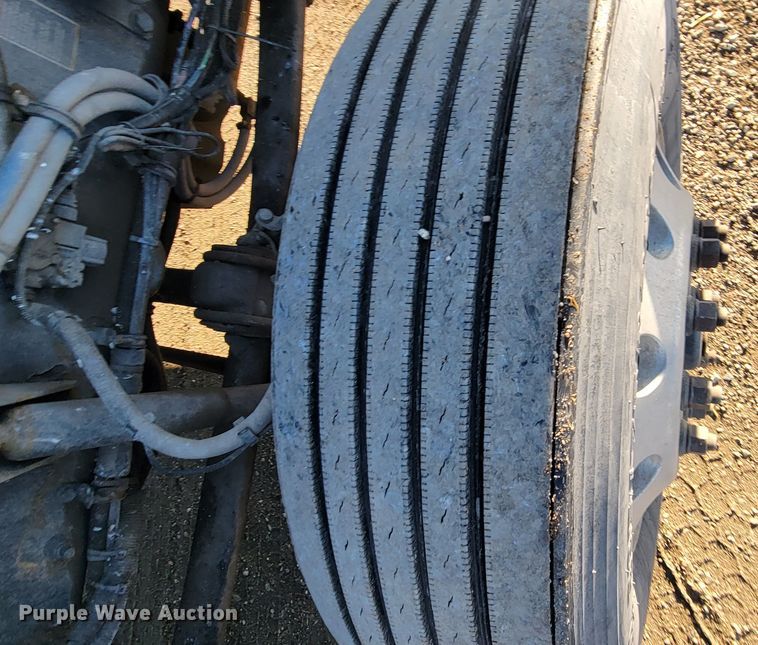 image for item ME9685 2007 Kenworth T600  semi truck