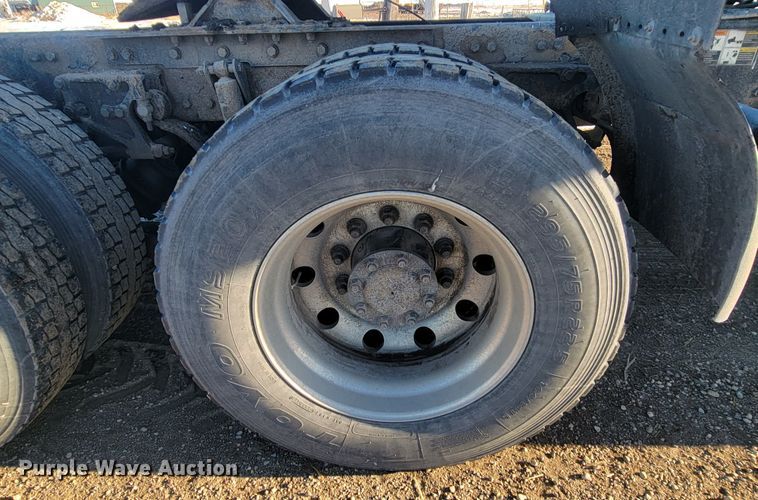 image for item ME9685 2007 Kenworth T600  semi truck