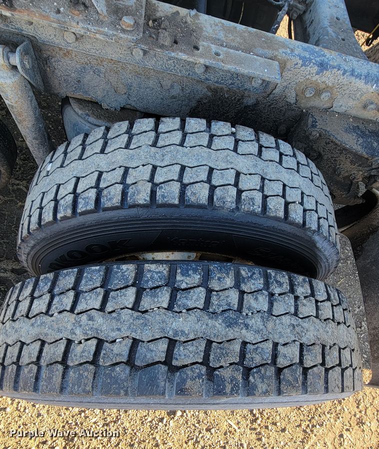 image for item ME9685 2007 Kenworth T600  semi truck