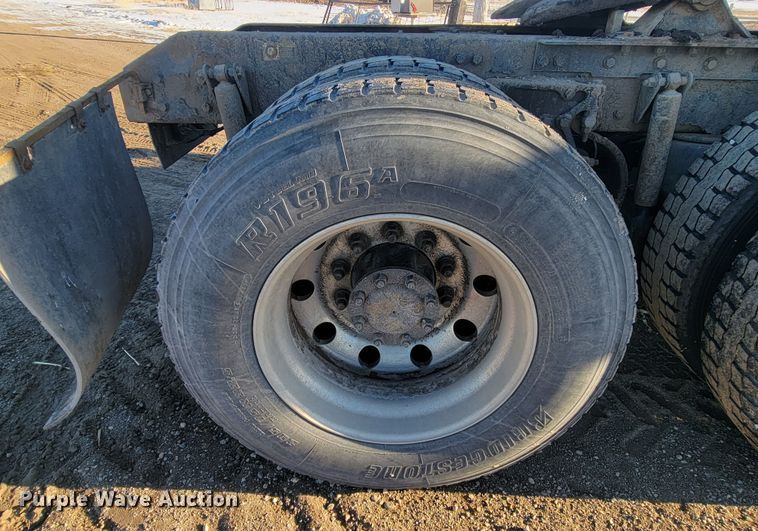 image for item ME9685 2007 Kenworth T600  semi truck