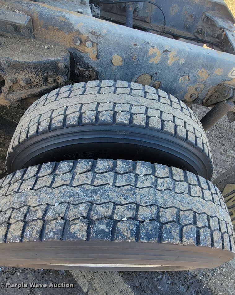 image for item ME9685 2007 Kenworth T600  semi truck