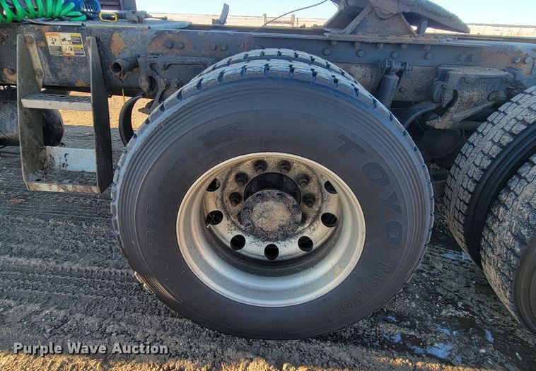 image for item ME9685 2007 Kenworth T600  semi truck