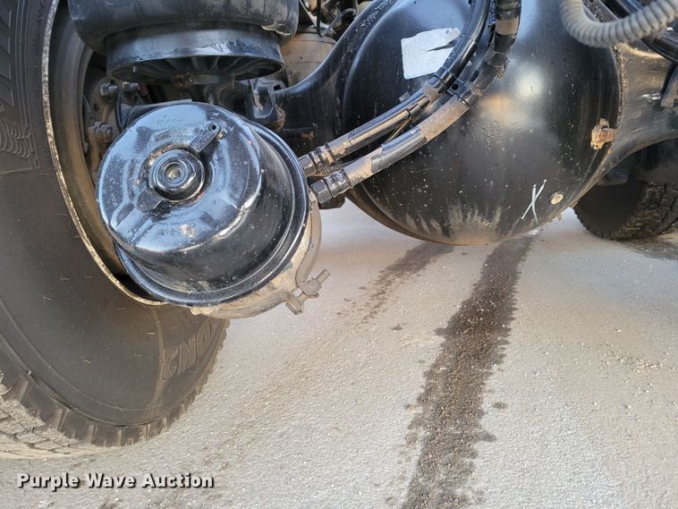 image for item MH9235 2011 Kenworth T800 semi truck