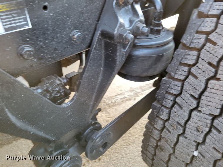 image for item MH9235 2011 Kenworth T800 semi truck