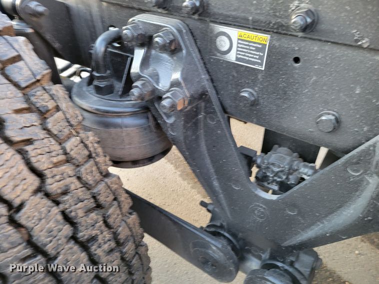 image for item MH9235 2011 Kenworth T800 semi truck