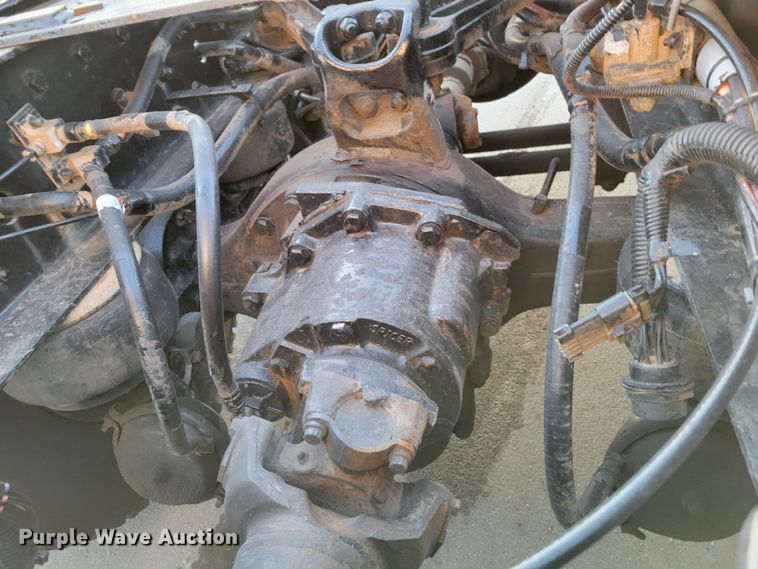 image for item MH9235 2011 Kenworth T800 semi truck