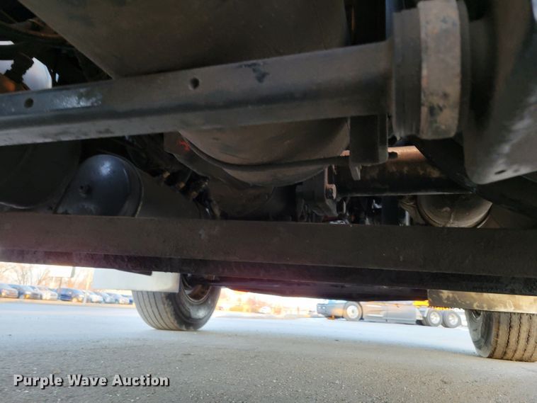 image for item MH9235 2011 Kenworth T800 semi truck