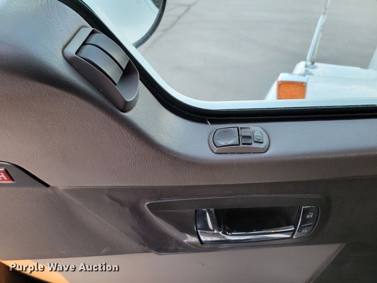 image for item MH9235 2011 Kenworth T800 semi truck