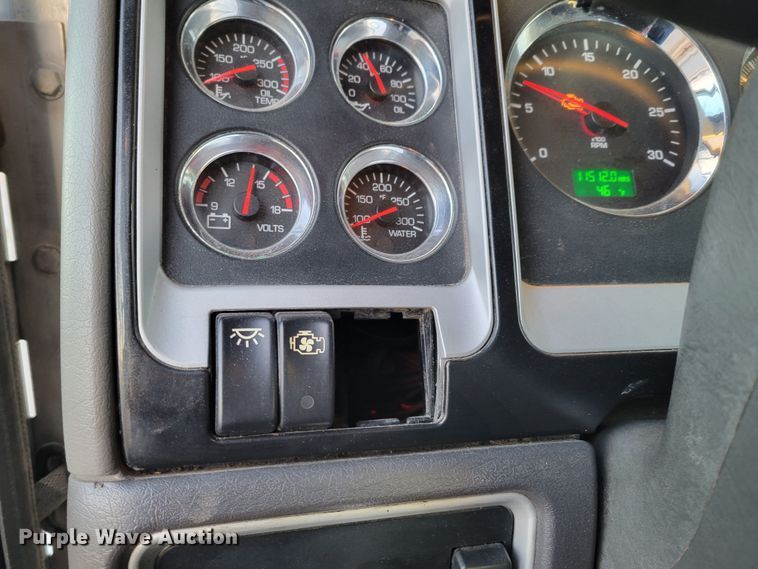 image for item MH9235 2011 Kenworth T800 semi truck