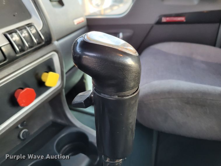 image for item MH9235 2011 Kenworth T800 semi truck