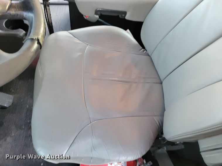 image for item MH9235 2011 Kenworth T800 semi truck