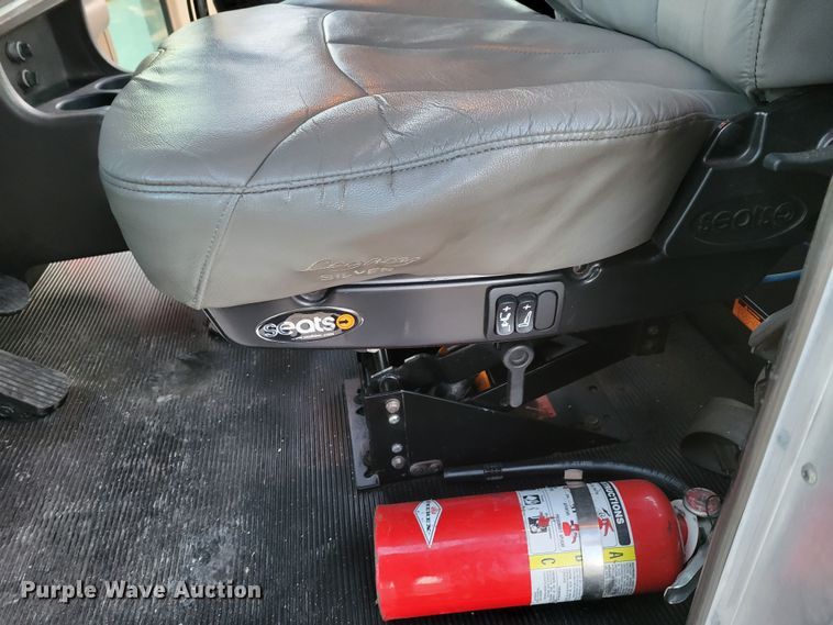 image for item MH9235 2011 Kenworth T800 semi truck