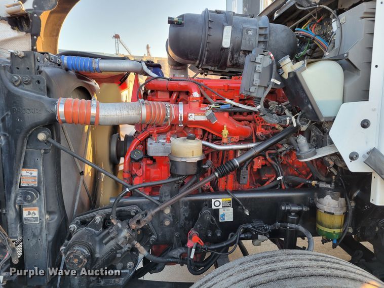 image for item MH9235 2011 Kenworth T800 semi truck