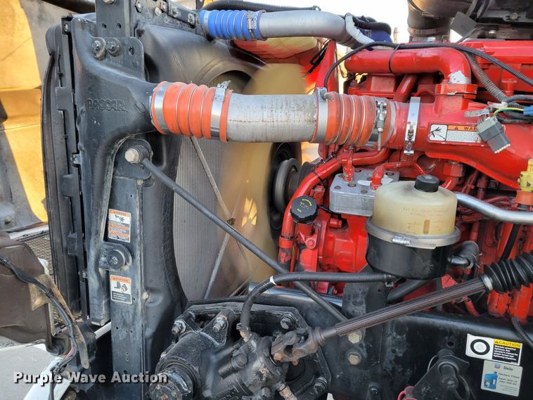 image for item MH9235 2011 Kenworth T800 semi truck