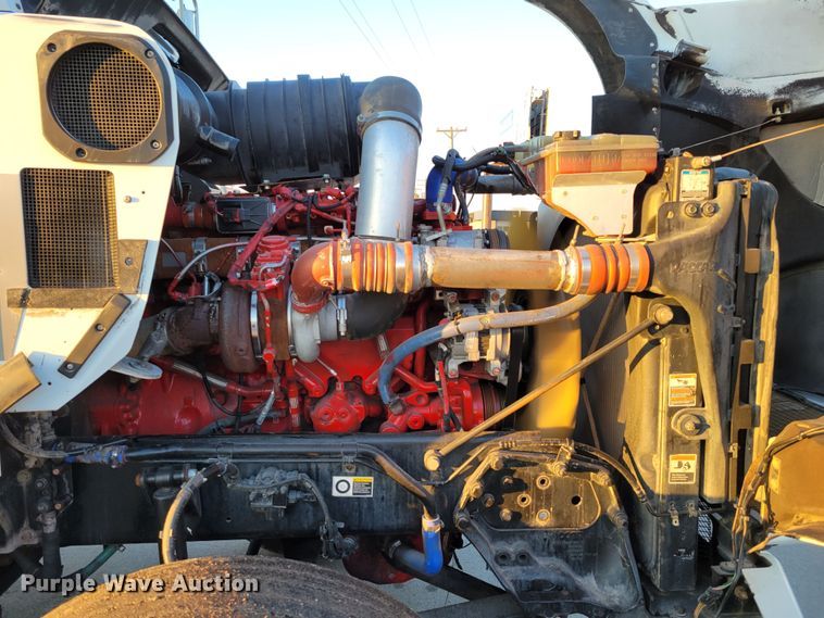 image for item MH9235 2011 Kenworth T800 semi truck