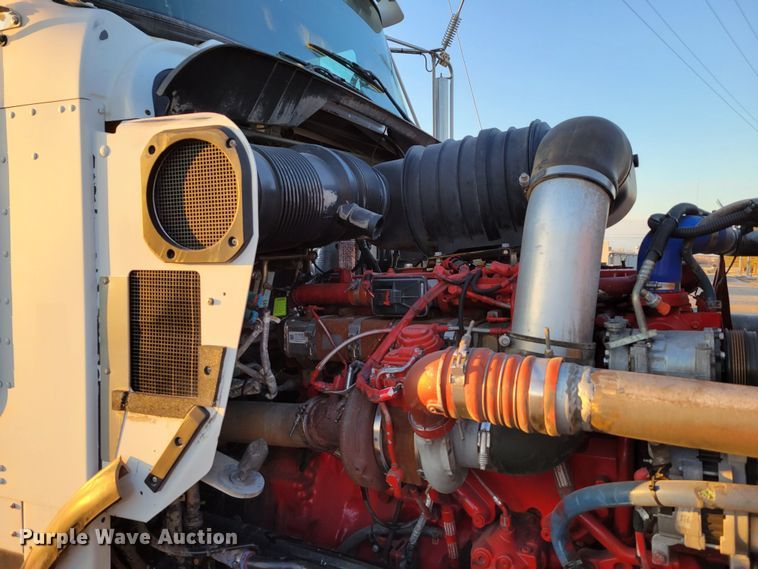 image for item MH9235 2011 Kenworth T800 semi truck