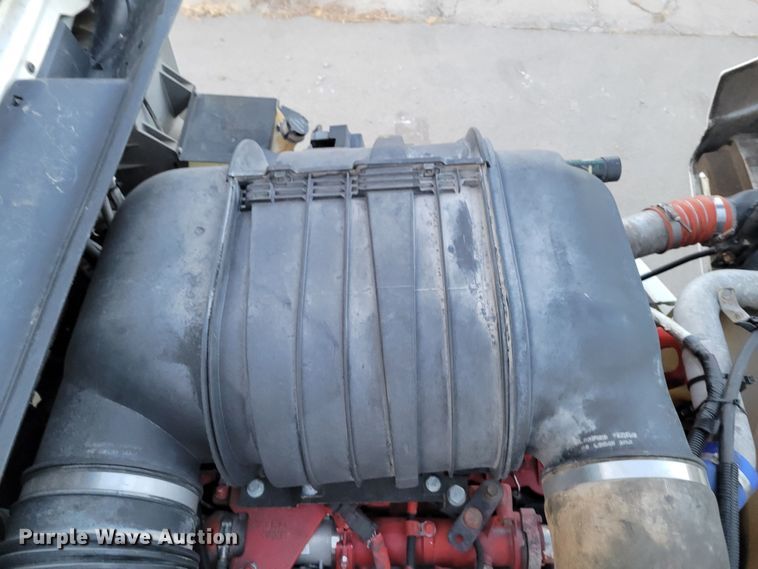 image for item MH9235 2011 Kenworth T800 semi truck