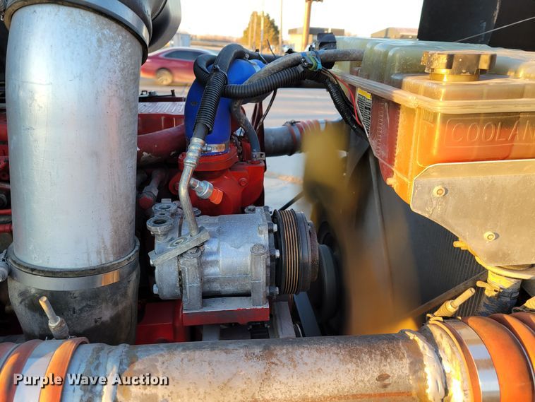 image for item MH9235 2011 Kenworth T800 semi truck