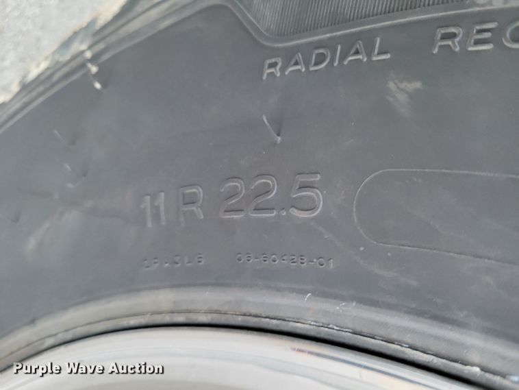 image for item MH9235 2011 Kenworth T800 semi truck