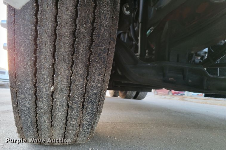 image for item MH9235 2011 Kenworth T800 semi truck