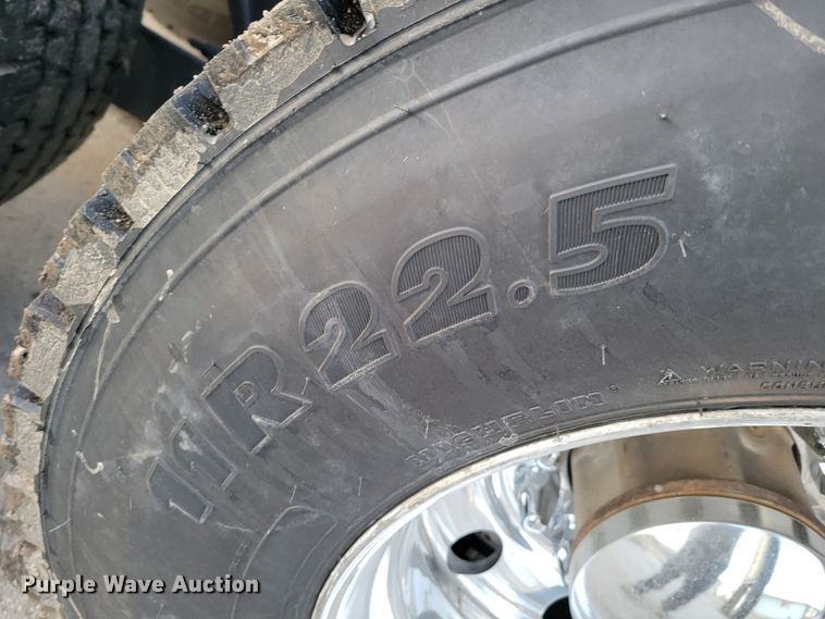 image for item MH9235 2011 Kenworth T800 semi truck