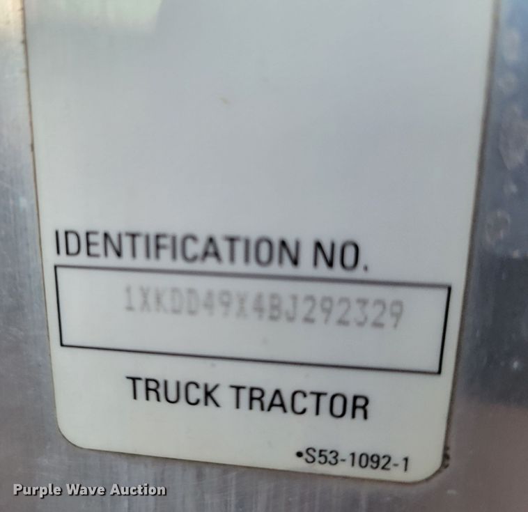 image for item MH9235 2011 Kenworth T800 semi truck