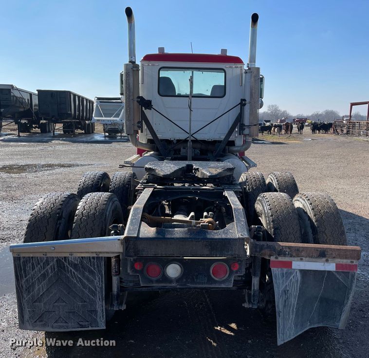 image for item MI9782 2007 Mack CHN613  semi truck