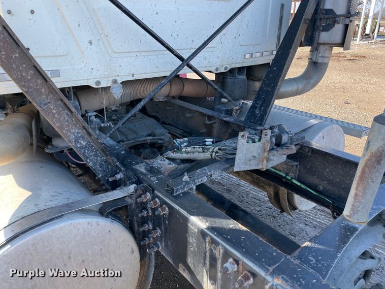 image for item MI9782 2007 Mack CHN613  semi truck