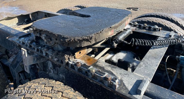 image for item MI9782 2007 Mack CHN613  semi truck