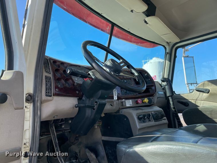 image for item MI9782 2007 Mack CHN613  semi truck