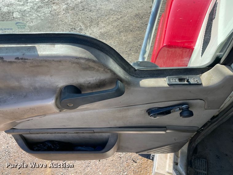 image for item MI9782 2007 Mack CHN613  semi truck