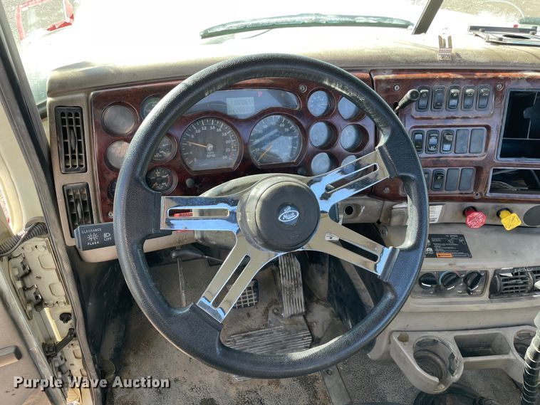 image for item MI9782 2007 Mack CHN613  semi truck