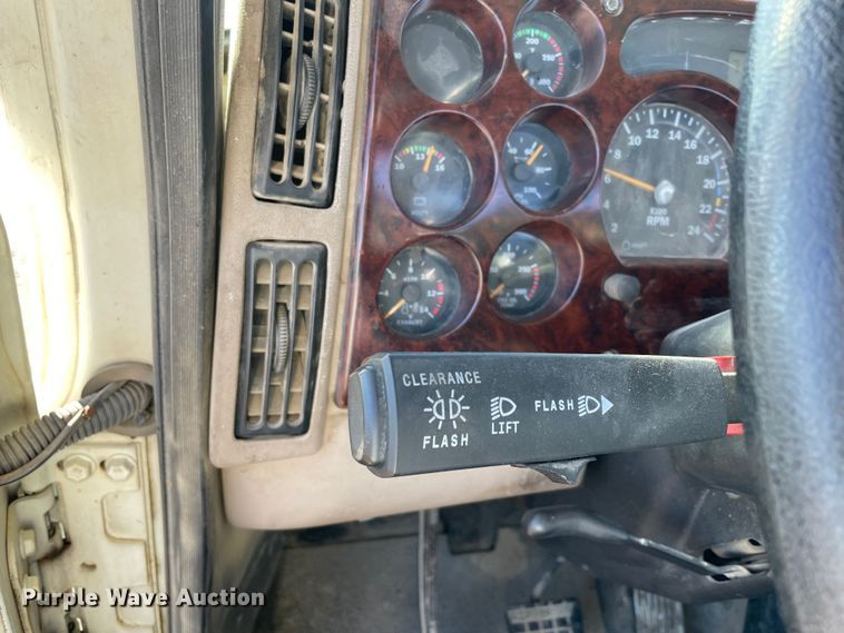 image for item MI9782 2007 Mack CHN613  semi truck