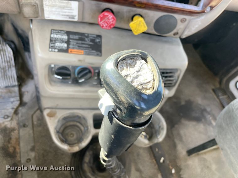 image for item MI9782 2007 Mack CHN613  semi truck