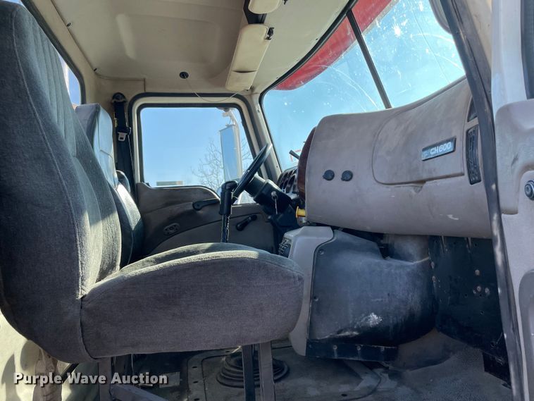 image for item MI9782 2007 Mack CHN613  semi truck