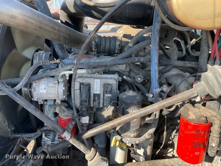 image for item MI9782 2007 Mack CHN613  semi truck